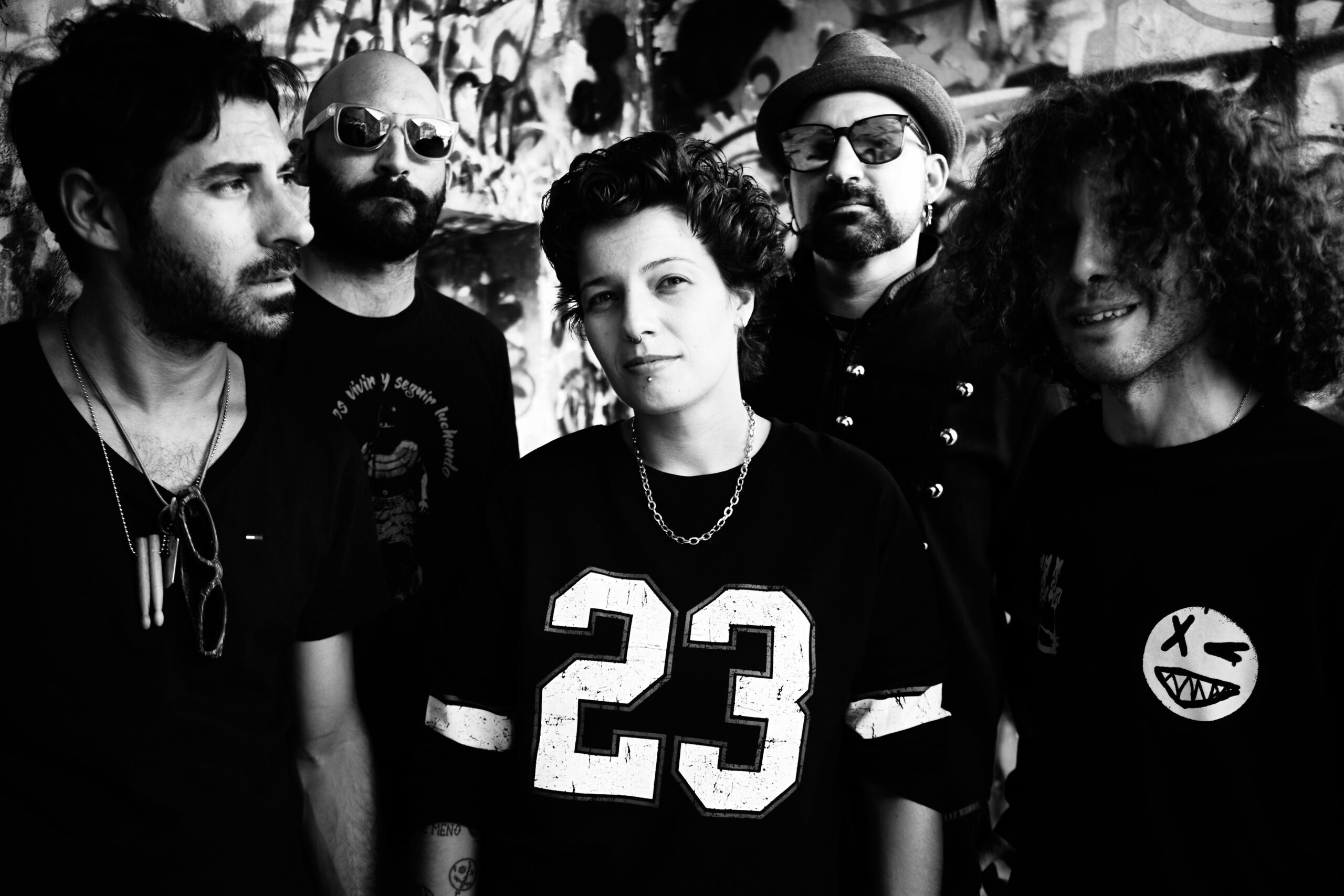 “Nuvole nere” è l’ultimo singolo della rock band italiana BLUVELENO